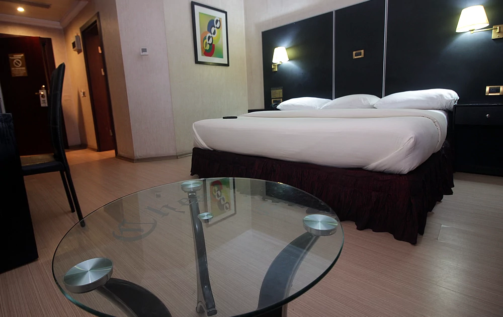 /web/uploads/116/Chesney Hotel/header-images/silver-room2.jpg